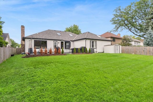 1714 Auburn Avenue, Naperville, IL 60565