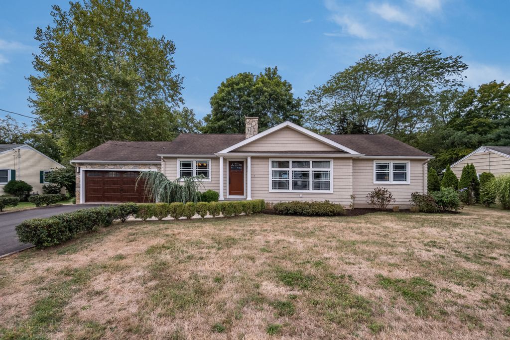 7 Jourdan Road, Branford, CT 06405