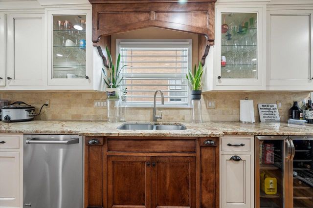2556 N 96th STREET, Wauwatosa, WI 53226