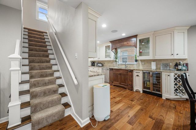 2556 N 96th STREET, Wauwatosa, WI 53226