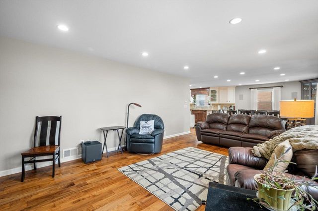 2556 N 96th STREET, Wauwatosa, WI 53226
