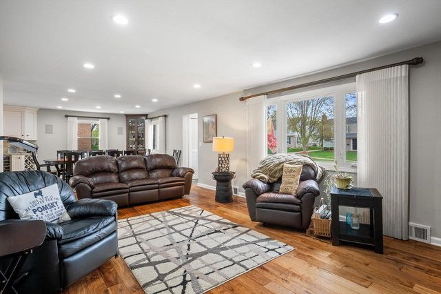 2556 N 96th STREET, Wauwatosa, WI 53226