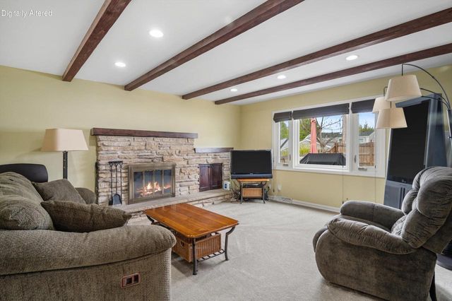 2556 N 96th STREET, Wauwatosa, WI 53226