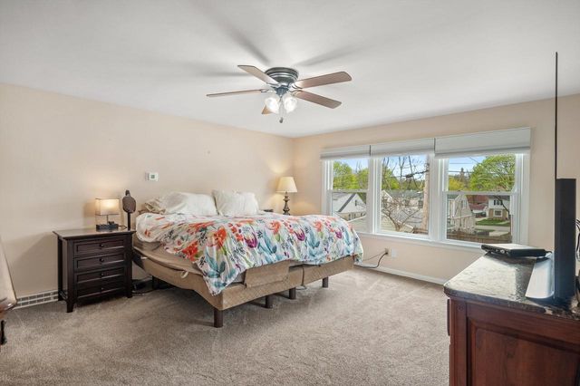 2556 N 96th STREET, Wauwatosa, WI 53226