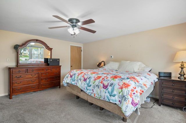 2556 N 96th STREET, Wauwatosa, WI 53226