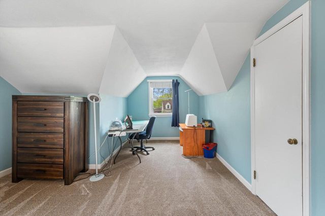2556 N 96th STREET, Wauwatosa, WI 53226