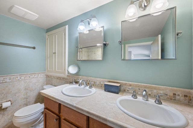 2556 N 96th STREET, Wauwatosa, WI 53226