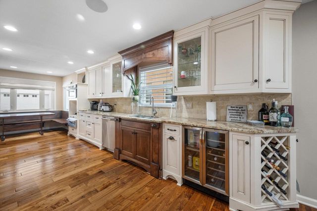 2556 N 96th STREET, Wauwatosa, WI 53226