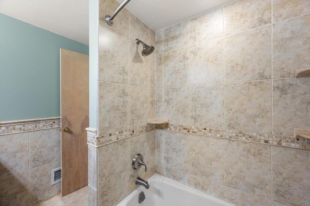 2556 N 96th STREET, Wauwatosa, WI 53226
