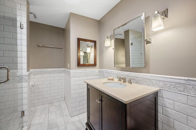 2556 N 96th STREET, Wauwatosa, WI 53226