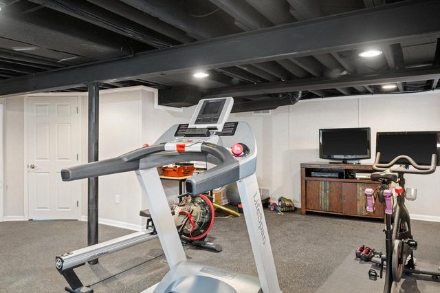 2556 N 96th STREET, Wauwatosa, WI 53226