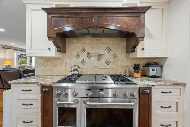 2556 N 96th STREET, Wauwatosa, WI 53226