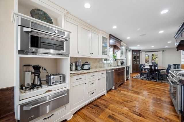 2556 N 96th STREET, Wauwatosa, WI 53226