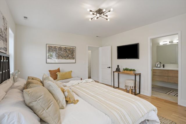 5141 W Dakin Street, Chicago, IL 60641