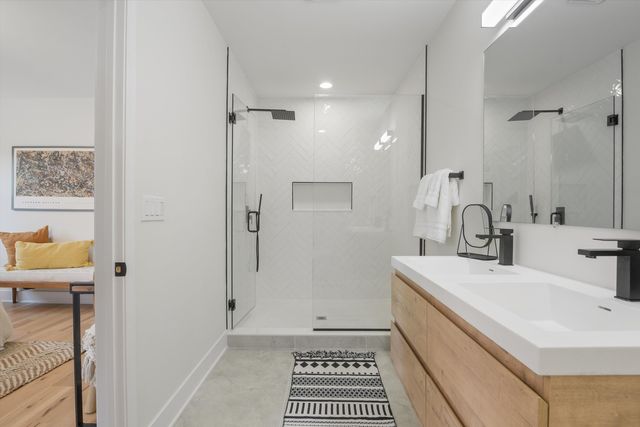 5141 W Dakin Street, Chicago, IL 60641