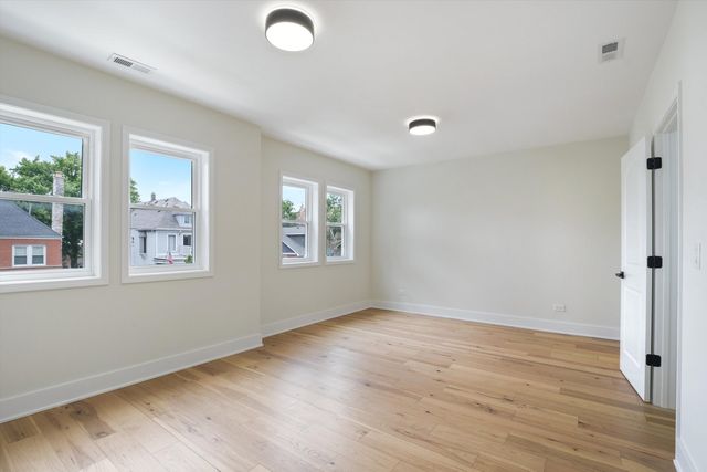 5141 W Dakin Street, Chicago, IL 60641