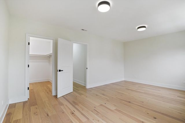 5141 W Dakin Street, Chicago, IL 60641