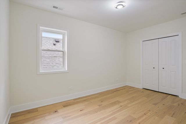 5141 W Dakin Street, Chicago, IL 60641
