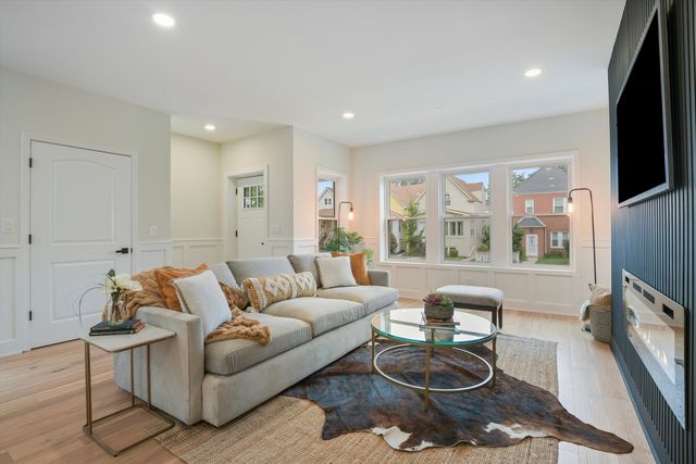 5141 W Dakin Street, Chicago, IL 60641