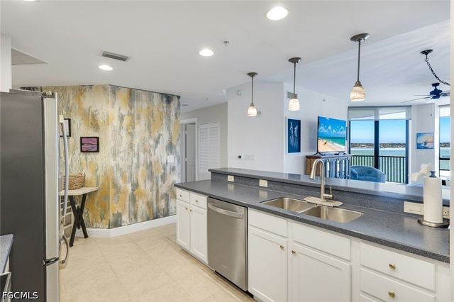 5781 Cape Harbour DR 1108, Cape Coral, FL 33914