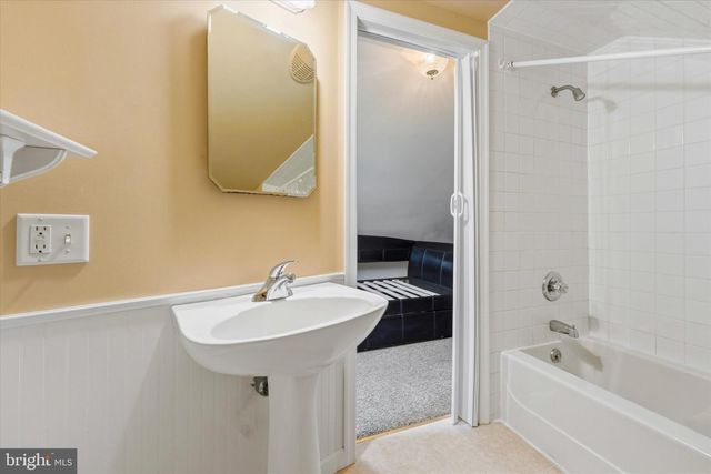 687 WOODLAND AVE, Winchester, VA 22601