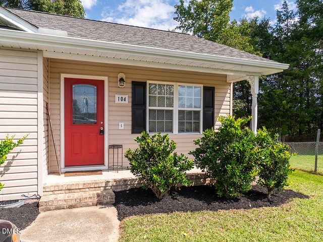 104 Taylors Court, Burlington, NC 27217