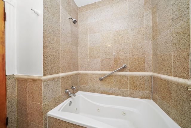 5223 W School Street 1, Chicago, IL 60641