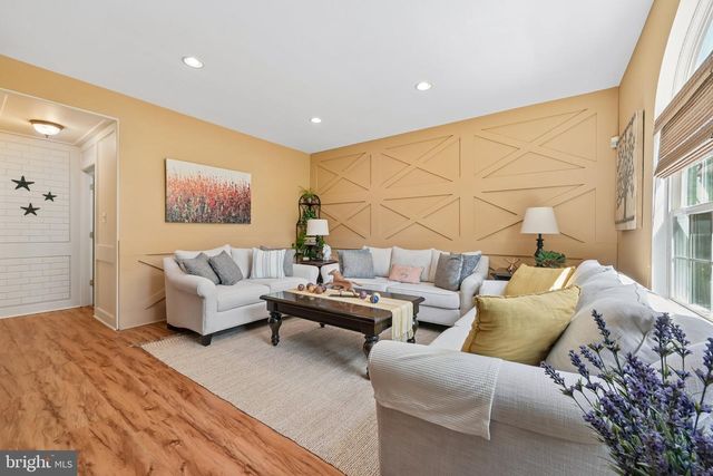 104 1ST AVE, Sicklerville, NJ 08081