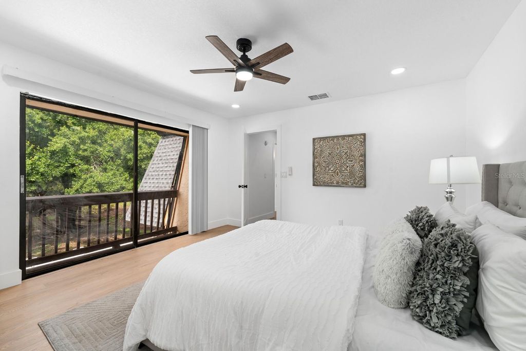 Image 14 of property listing at 8118 OAK TRACE WAY C, Tampa, FL 33634