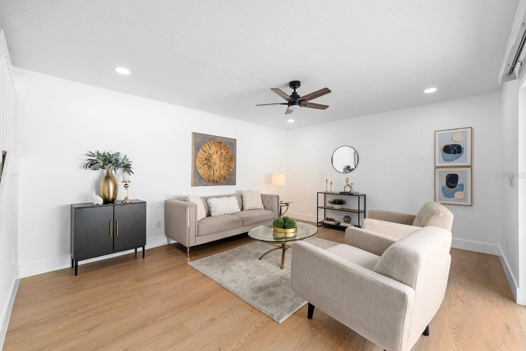 Image 3 of property listing at 8118 OAK TRACE WAY C, Tampa, FL 33634