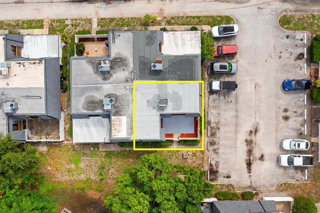 Image 25 of property listing at 8118 OAK TRACE WAY C, Tampa, FL 33634