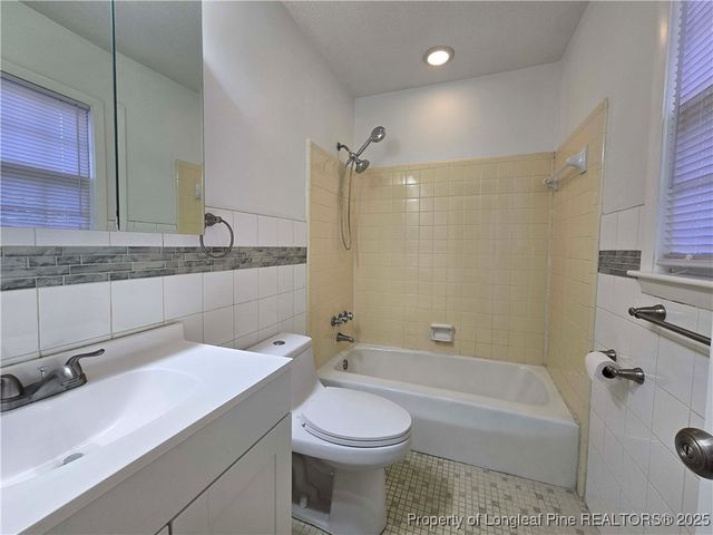 409 Glen Canyon Drive, Fayetteville, NC 28303