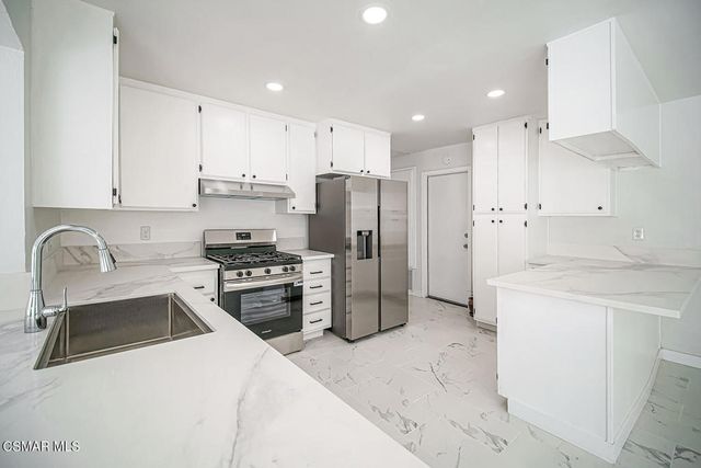 22949 Sycamore Creek Drive, Valencia, CA 91354