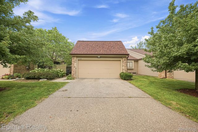 27328 Apple Blossom Lane, Southfield, MI 48034