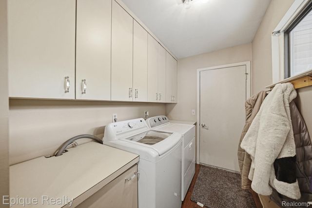 27328 Apple Blossom Lane, Southfield, MI 48034