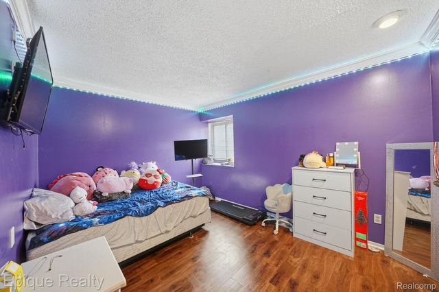 27328 Apple Blossom Lane, Southfield, MI 48034