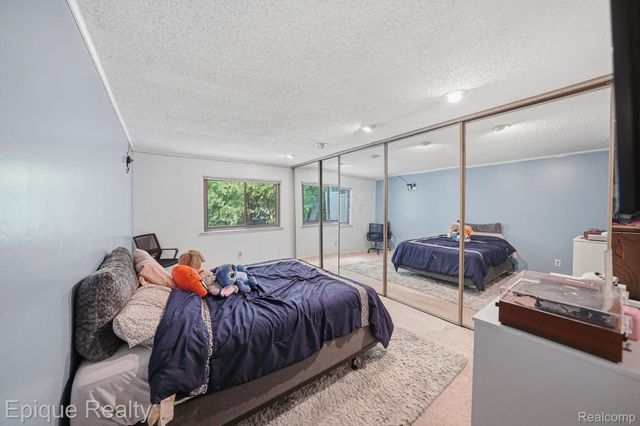 27328 Apple Blossom Lane, Southfield, MI 48034