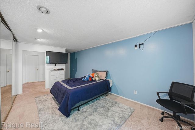 27328 Apple Blossom Lane, Southfield, MI 48034