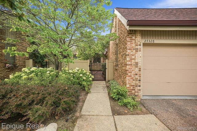 27328 Apple Blossom Lane, Southfield, MI 48034