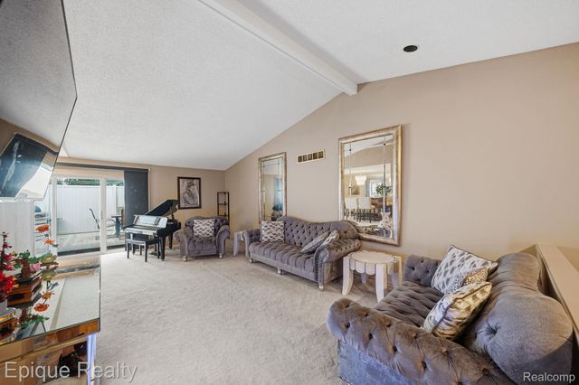 27328 Apple Blossom Lane, Southfield, MI 48034