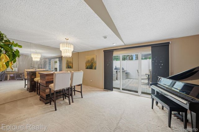 27328 Apple Blossom Lane, Southfield, MI 48034