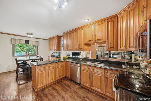 27328 Apple Blossom Lane, Southfield, MI 48034