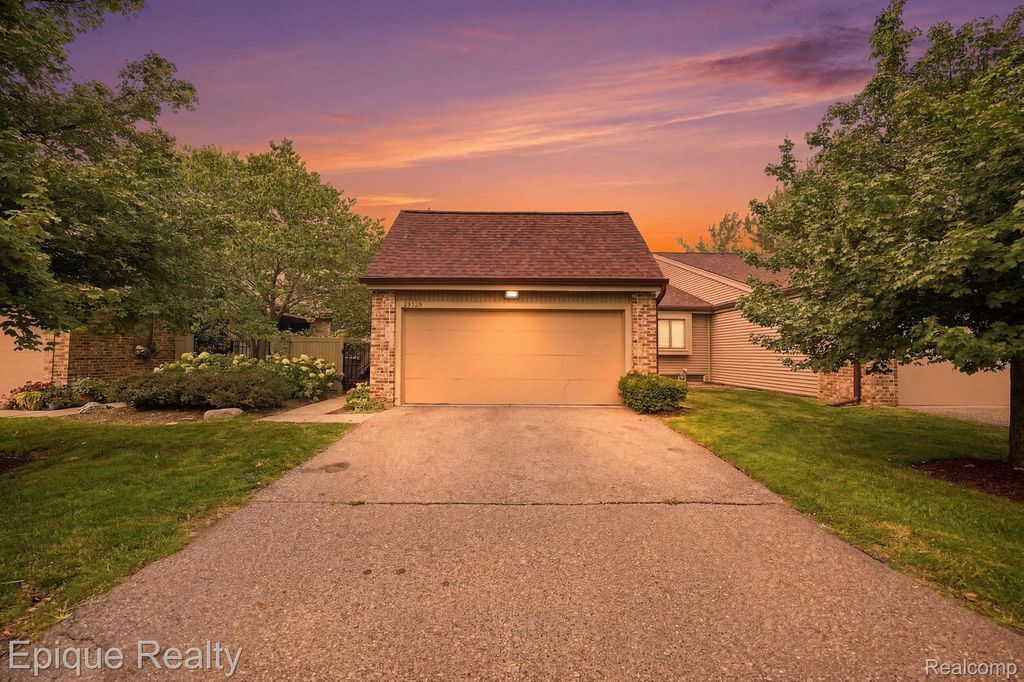 27328 Apple Blossom Lane, Southfield, MI 48034
