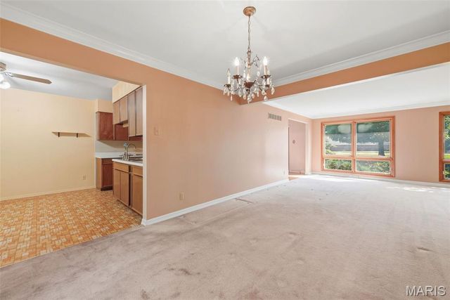 10806 Forest Circle Drive, St Louis, MO 63128
