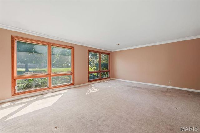 10806 Forest Circle Drive, St Louis, MO 63128
