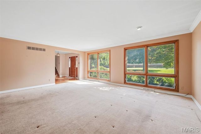 10806 Forest Circle Drive, St Louis, MO 63128