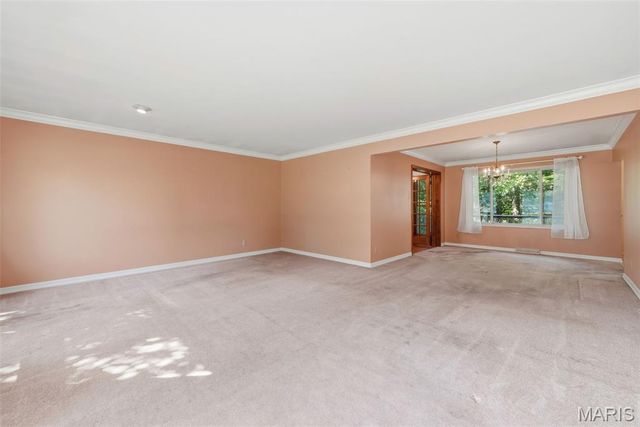 10806 Forest Circle Drive, St Louis, MO 63128