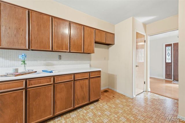 10806 Forest Circle Drive, St Louis, MO 63128