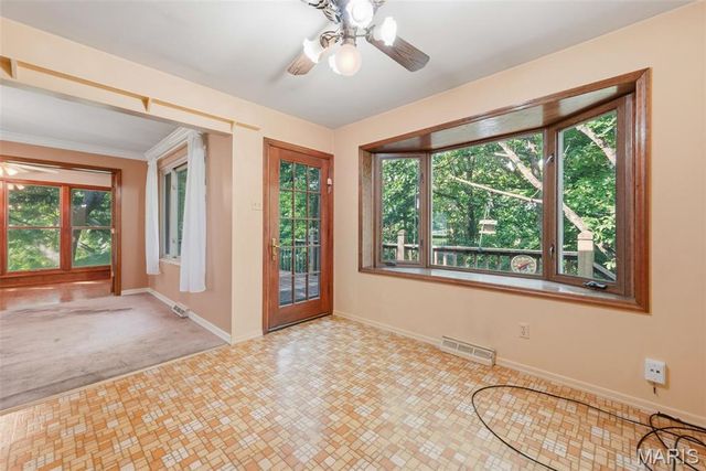 10806 Forest Circle Drive, St Louis, MO 63128