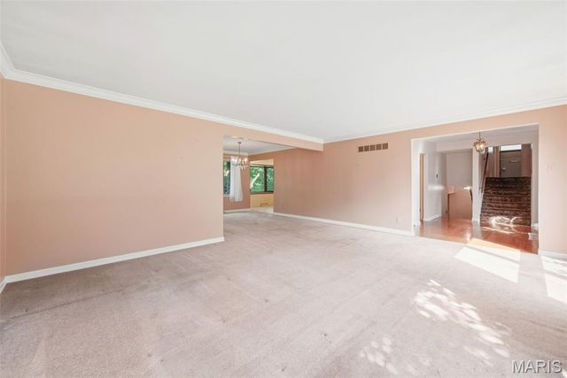 10806 Forest Circle Drive, St Louis, MO 63128
